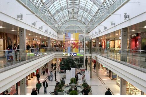On top Shopping Mall, 2 metro lines, quiet