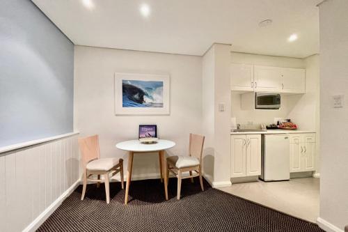 Coogee Sands Hotel & Apartments - image 7