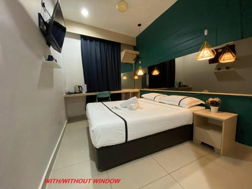 Deluxe Room image 5