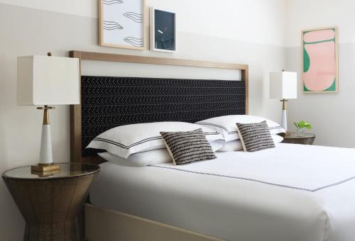 400497911 Kimpton Surfcomber Hotel by IHG