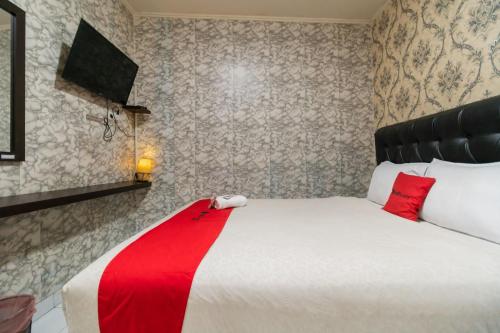 RedDoorz near Tomang 2 Room Type - Standard Double Room