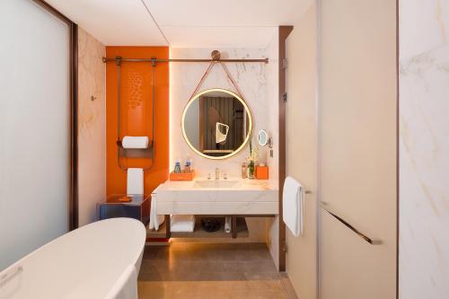 room detail thumbnail 2