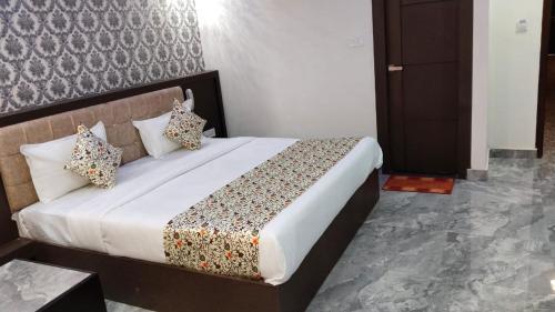 Deluxe Double Room room in Hotel Bagga Kuteer