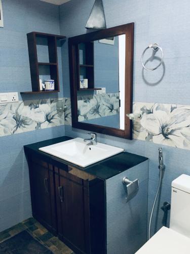 Superior Family Room image 7