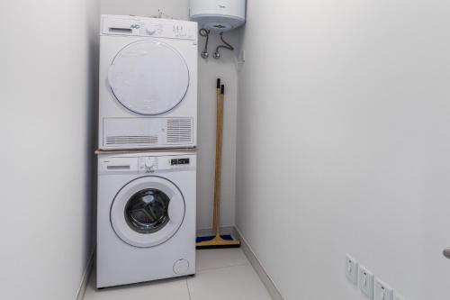 New & central located 3 Double bedroom apartment - Close to all amenities, Is-Swieqi (фото 8)