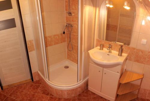 Dušš, Apartmán v Chaloupce na vršku (Apartman v Chaloupce na vrsku) in Bernartice