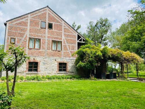 Spacious house in Rochefort with private garden and terrace - Location saisonnière - Rochefort