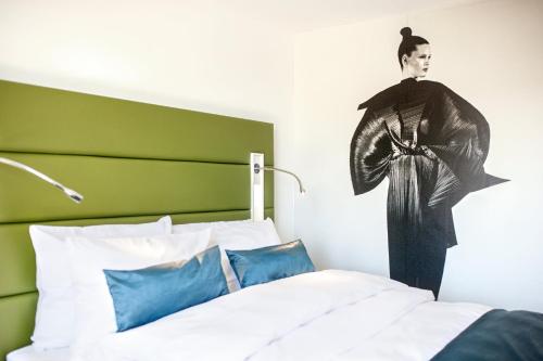 Hotel Indigo - Dusseldorf - Victoriaplatz an IHG Hotel - image 14