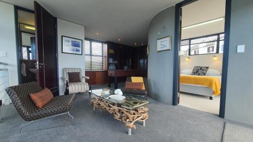 Dazzling View, Knysna - Stunning holiday villa with roof deck & 360° views Dazzling View, Knysna - Stunning holiday villa with roof deck & 360° views