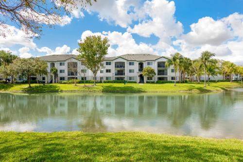 Bright and Modern Apartments at Palm Trace Landings in South Florida photo 1