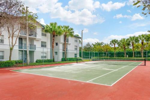 Tucker at Palm Trace Landings Fort Lauderdale - 테니스 코트