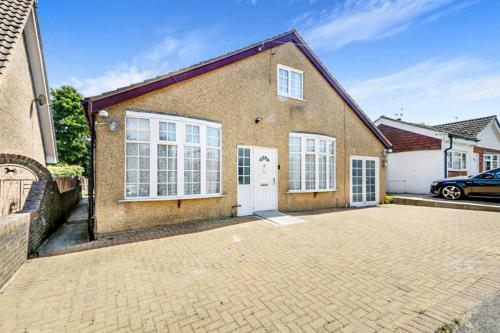 Exterior view, Luxury 7 beds 5 baths detached house with parking in Luton Airport