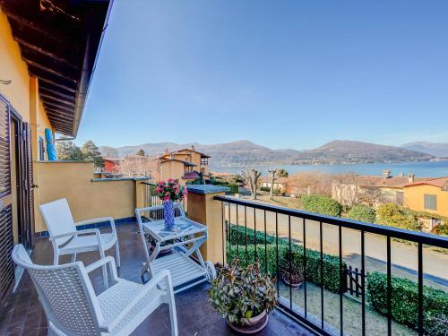 Balcony/terrace, Lake View Pool Apartment in Ranco in Ranco