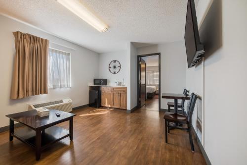 Red Lion Inn & Suites Ontario Room Type - King Suite