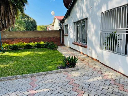 B&B Bulawayo - Remarkable 2-Bed House in Bulawayo - Bed and Breakfast Bulawayo