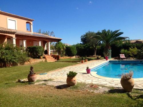 Maison de 4 chambres avec piscine privee jardin clos et wifi a Paulhan