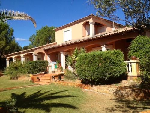 Maison de 4 chambres avec piscine privee jardin clos et wifi a Paulhan