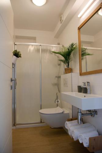 Apartment with Garden View image 10