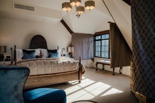 1 king bed, 1 sofa bed