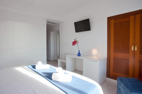 Hotel Cala Murada - image 11