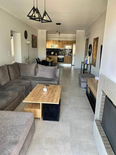 Eleusis Luxury Flat,car park in property in Elefsina