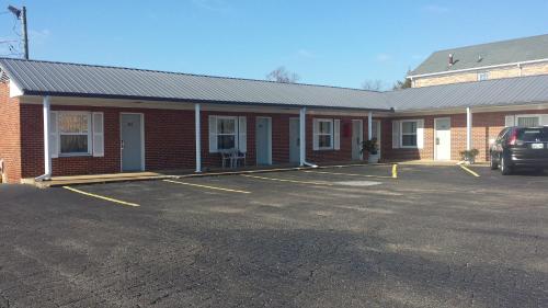 Savannah Motel 4