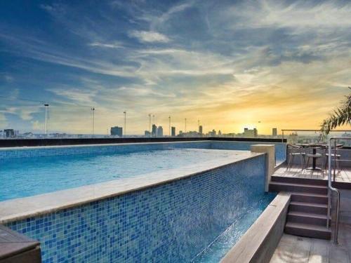 10D REFA The Glam 360 Views Downtown PoolGymTerrace