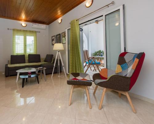  Thano's stylish flat just 150m to the beach, Pension in Faraí