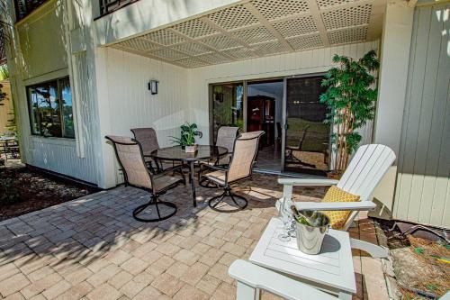 Newly Listed 20 percent off Golf and Tennis Community Golf Grandeur Corner Unit 16th Green in Wesley Chapel, USA