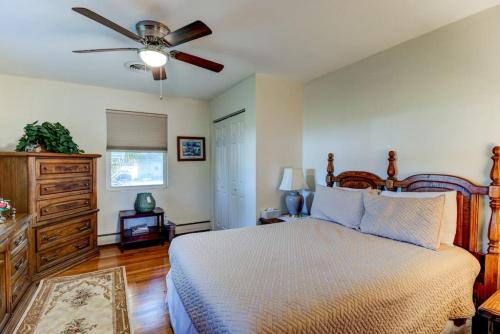 The Good Ole Days King Bed Pet Friendly in Daytona Beach, USA