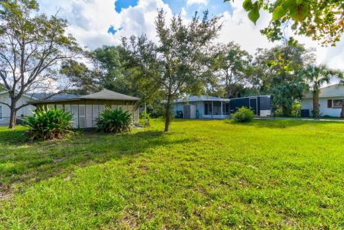 Good Old Days Cottage King Bed Pet Friendly in Daytona Beach, USA