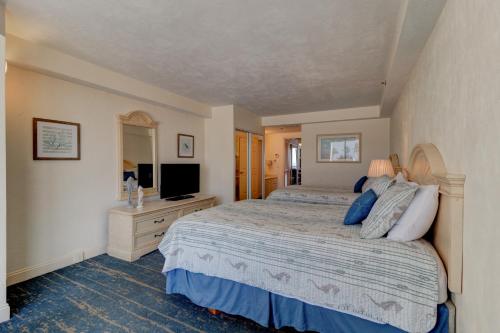 Oceanfront with Kitchen and Wifi Sleeps 6 in Daytona Beach, USA