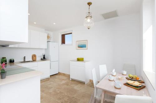 ห้องครัว, Les Oules Vertes YourHostHelper classé 3 étoiles (Les Oules Vertes YourHostHelper classe 3 etoiles) in ติอูต ซูร์ แมร์