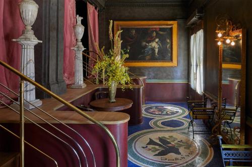 Lobby, Ulysses in Mt. Vernon