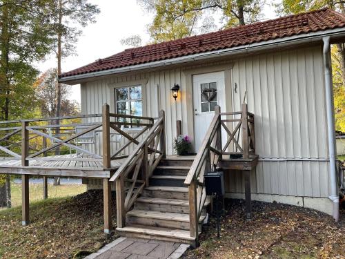 Cozy cabin, neighbour to lake & national park