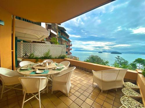 Apto c/ piscina e vista para o mar - Caraguatatuba