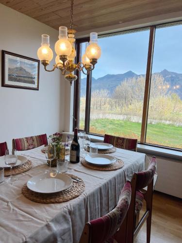 House with a magical garden and sunroom, Höfn (foto 8)