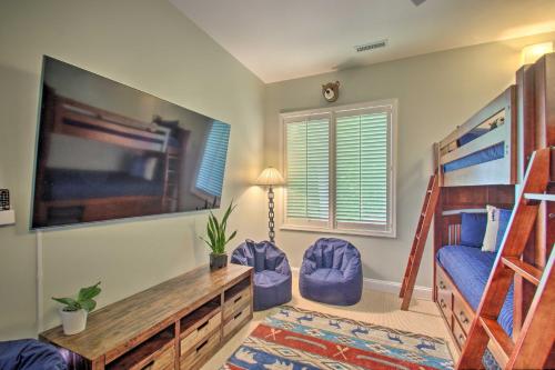 Lavish Wintergreen Home with Hot Tub by Skiing! - image 11