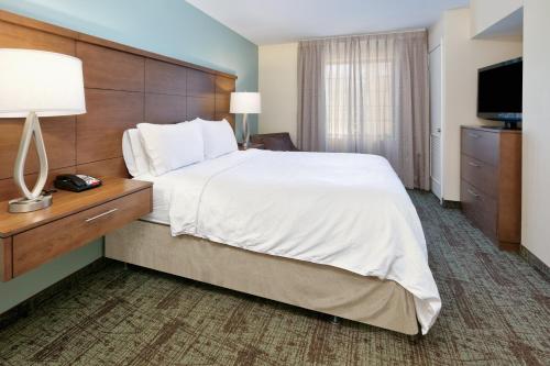 Staybridge Suites Corning an IHG Hotel - image 9