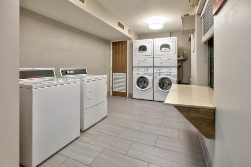 Staybridge Suites Corning an IHG Hotel - image 7