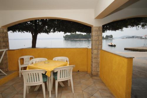 Apartments by the sea Preko Ugljan - 8515 - image 6
