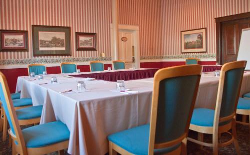 ห้องประชุม / บอลรูม, โรงแรมลา โรส (Hotel La Rose) in ซานตาโรซา (CA)