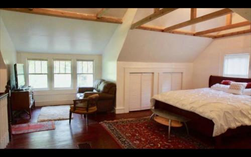 Near Chiefs and Royals Stadium - 4 beds in Independence, USA