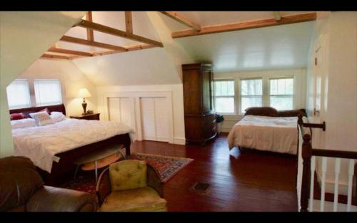 Near Chiefs and Royals Stadium - 4 beds in Independence, USA