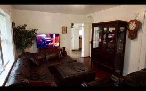 Near Chiefs and Royals Stadium - 4 beds in Independence, USA