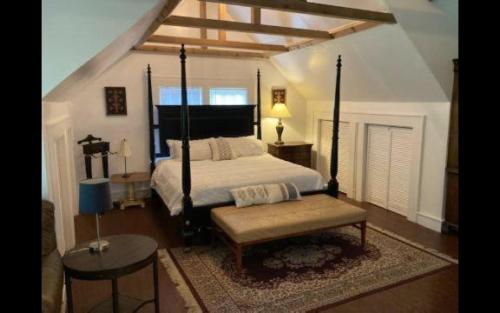 Near Chiefs and Royals Stadium - 4 beds in Independence, USA