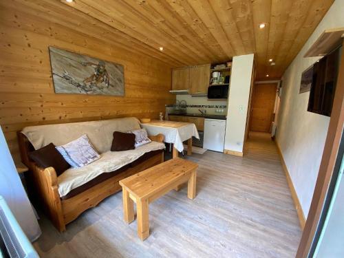 Studio room in Studio cabine rénové avec balcon près des pistes et village à La Clusaz - FR-1-459-194