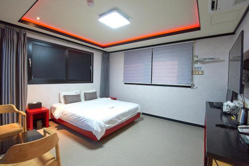 Hotel Danube Seomyeon Room Type - Deluxe Double Room