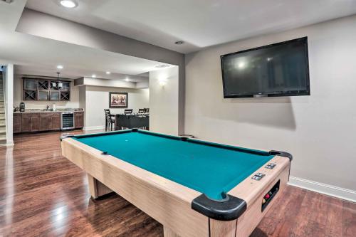 Bernardsville Abode with Private Pool and Patio! in Bernardsville, USA