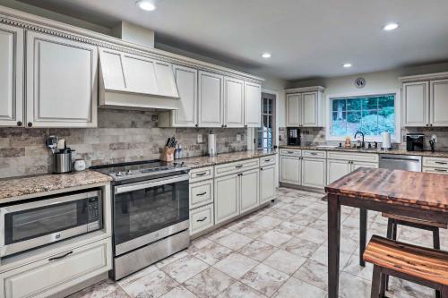Bernardsville Abode with Private Pool and Patio! in Bernardsville, USA